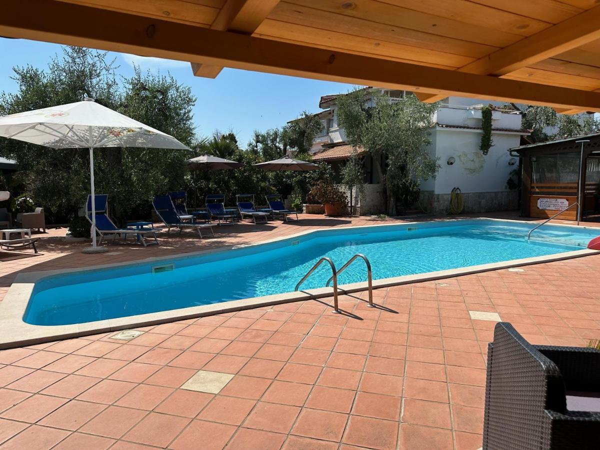 Villa Monica Appartamenti Vieste Eksteriør billede